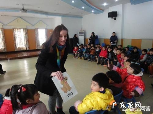 幼儿园阶段的孩子，该不该尽早学习英语？