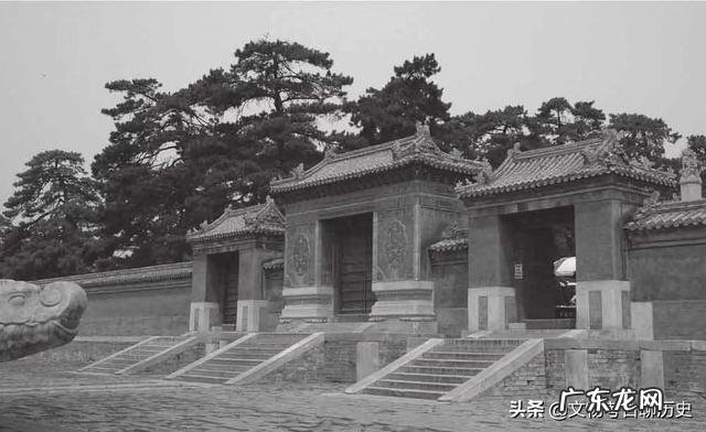 考古专家曾挖掘雍正陵墓,为何专家才挖两米就紧急叫停了?