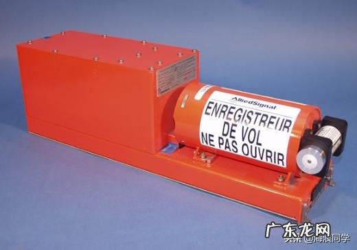 为啥飞机一出事就先找黑匣子!里面到底装啥了?