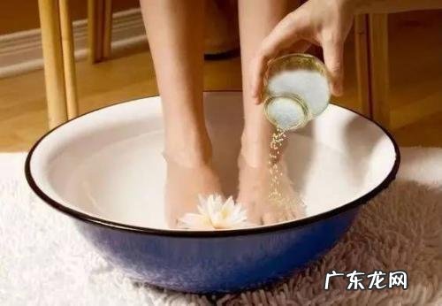 盐水泡脚好不好？