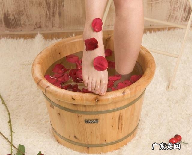 盐水泡脚好不好？