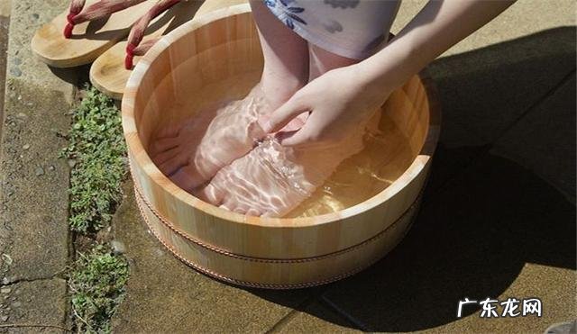 盐水泡脚好不好？