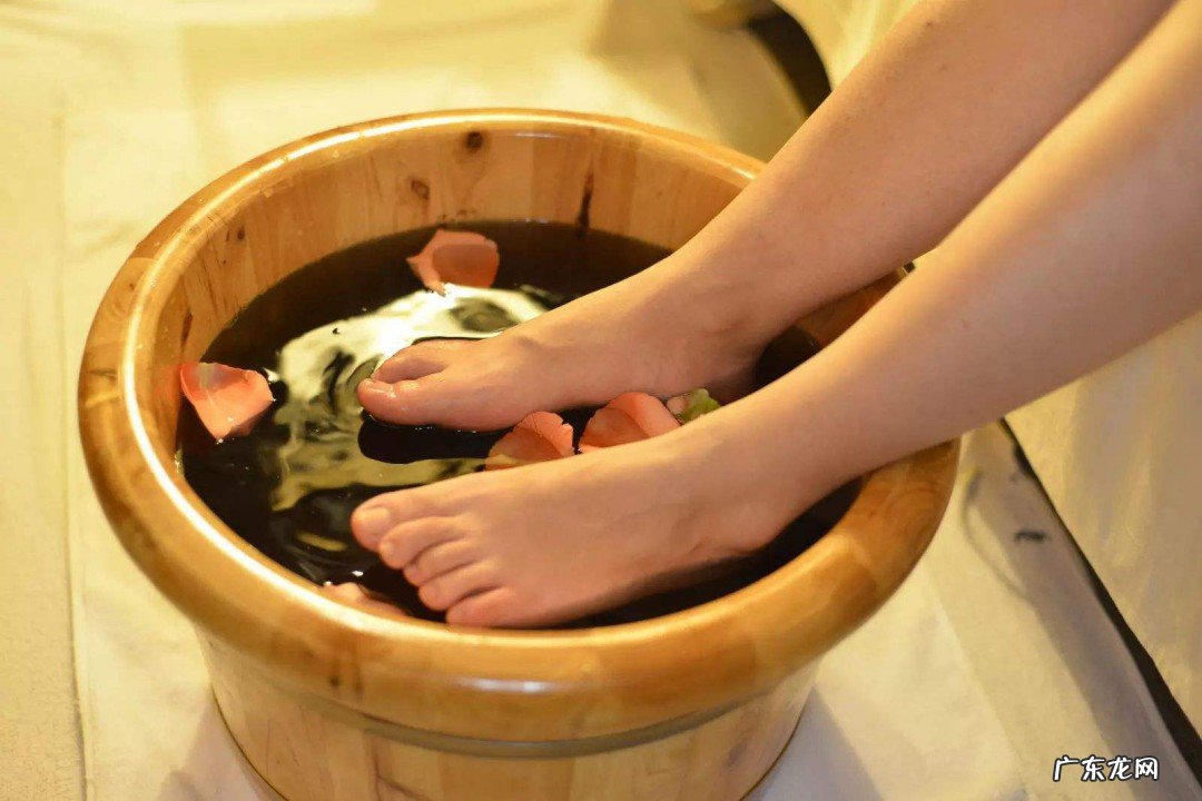 泡脚用什么泡最好