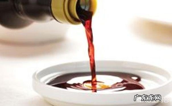 老年斑是怎么回事?