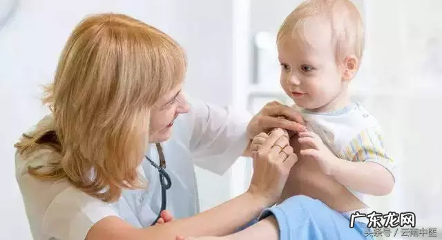 小孩刚有点发热怎么做 孩子发烧怎么办最有效的方法