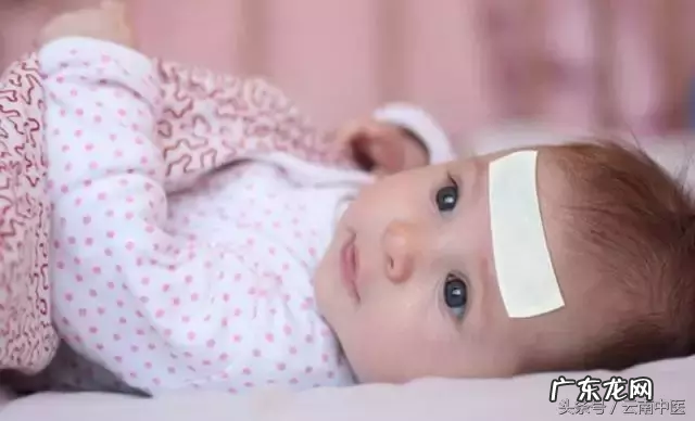 小孩刚有点发热怎么做 孩子发烧怎么办最有效的方法