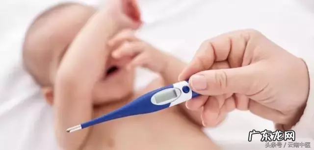 小孩刚有点发热怎么做 孩子发烧怎么办最有效的方法