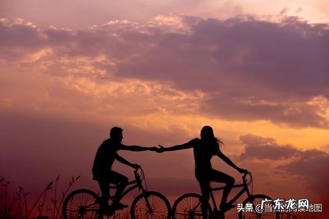 19岁已经怀孕,呆在家一个月吃家里的,男朋友每次晚上会来,父母却不高兴了,为什么?