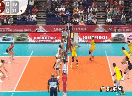 中美女排大战,朱婷重扣时速高达98公里,连郎平都忍不住点赞,你怎么评价?