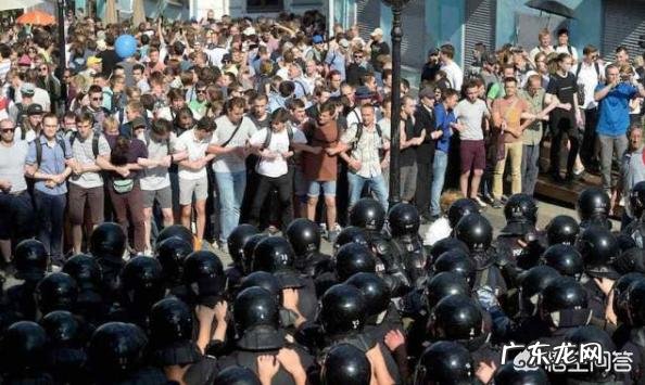 莫斯科街头的抗议活动是否会导致俄罗斯总统普京下台?