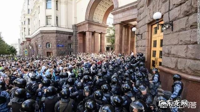 莫斯科街头的抗议活动是否会导致俄罗斯总统普京下台？