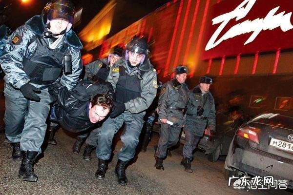 莫斯科街头的抗议活动是否会导致俄罗斯总统普京下台？