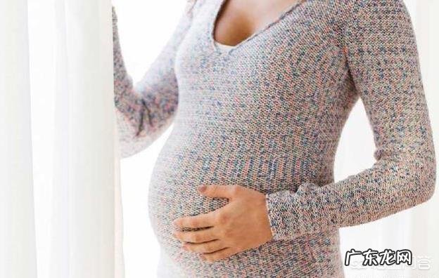 孕妇的羊水过多或过少会给胎儿和孕妇带来哪些影响?