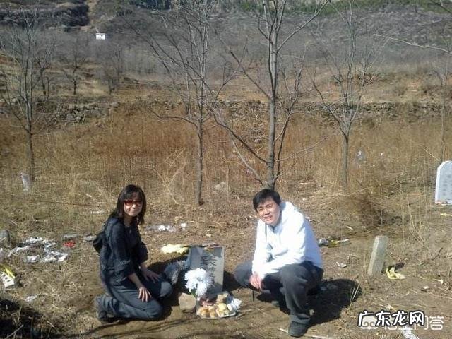 对于清明节期间,朋友圈发坟头的人究竟是什么心态?