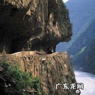 李白的成名作是哪一首？最能代表李白诗歌艺术又是哪首诗？