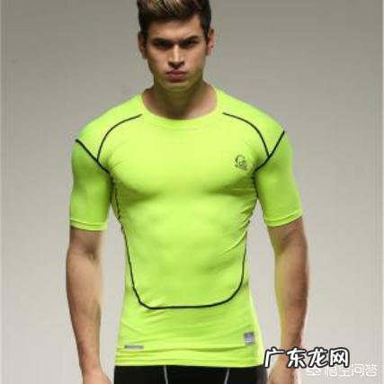 皮肤黑的男生如何搭配衣服？