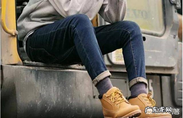 皮肤黑的男生如何搭配衣服？