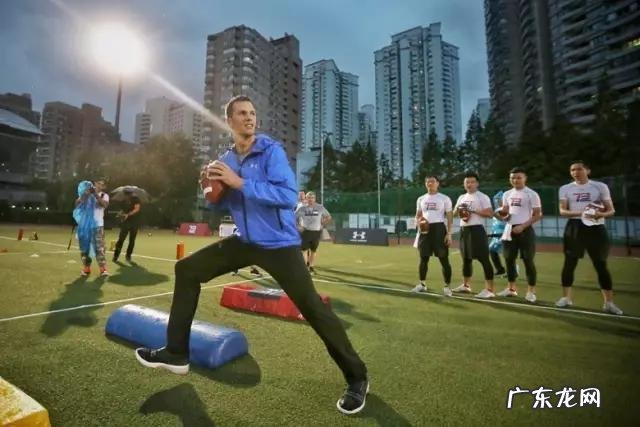 全美第一硬汉,他靠什么迷住了世界第一超模?