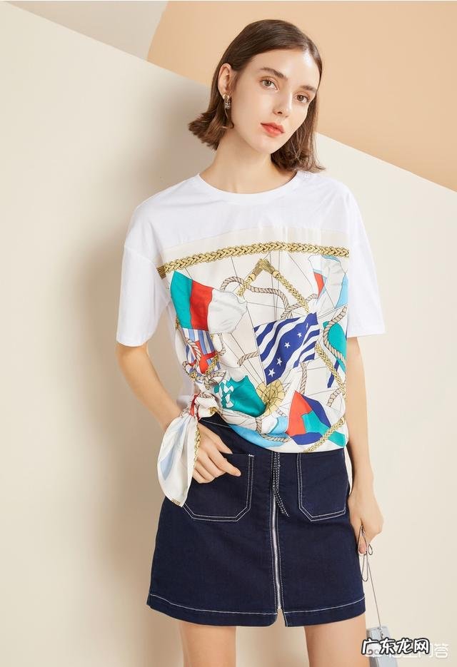 有哪些显腿长的短裙搭配?