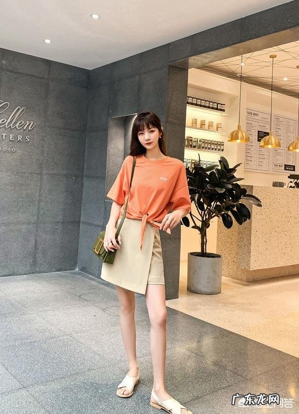 有哪些显腿长的短裙搭配?