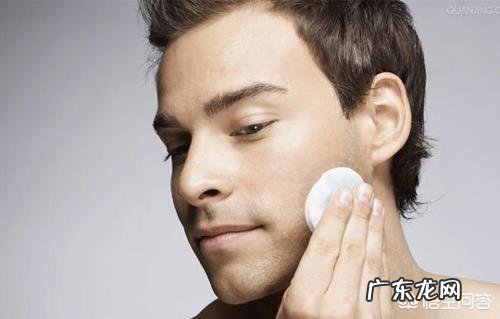 男生要必备哪些护肤品或者护肤套装可以去黑头去痘的掉那种?求推荐?