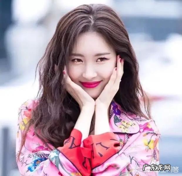 发量少的女生，烫什么发型好？