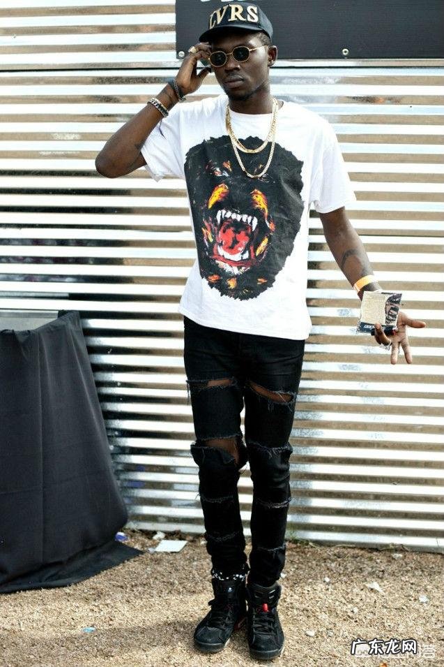 走美黑路线,服装色彩搭配的技巧有哪些?