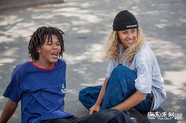 走美黑路线,服装色彩搭配的技巧有哪些?