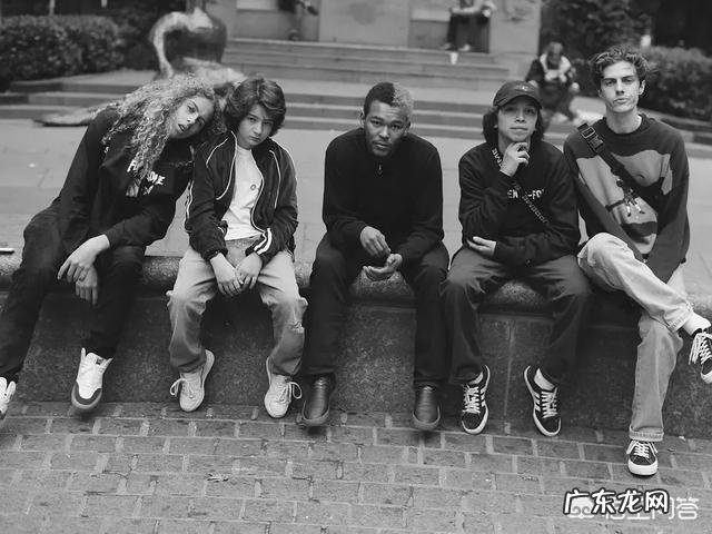 走美黑路线,服装色彩搭配的技巧有哪些?