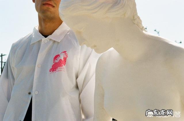 走美黑路线,服装色彩搭配的技巧有哪些?