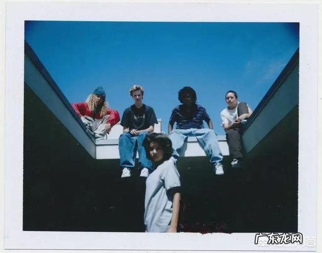 走美黑路线,服装色彩搭配的技巧有哪些?