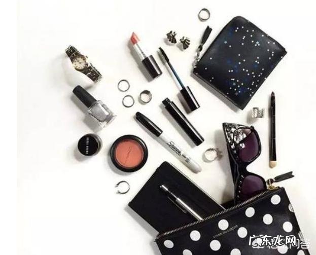 #情人节约会必带#情人节约会时,女生包包里要准备哪些东西?