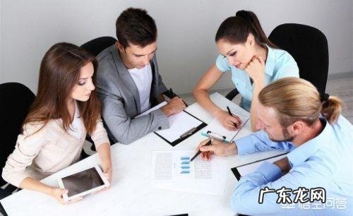 你认为领导力是天赋，还是可以后天训练的？