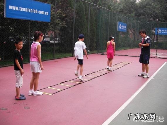 请问此图橄榄球员训练的名称叫什么啊,健身房有想练习了解一下怎么练习法?