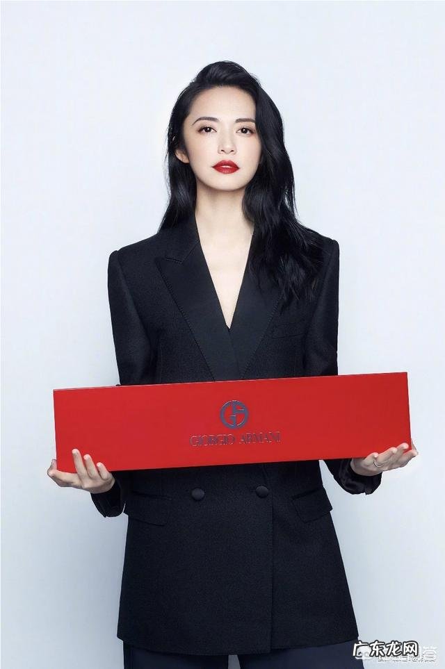 今年最流行的职业装是什么?