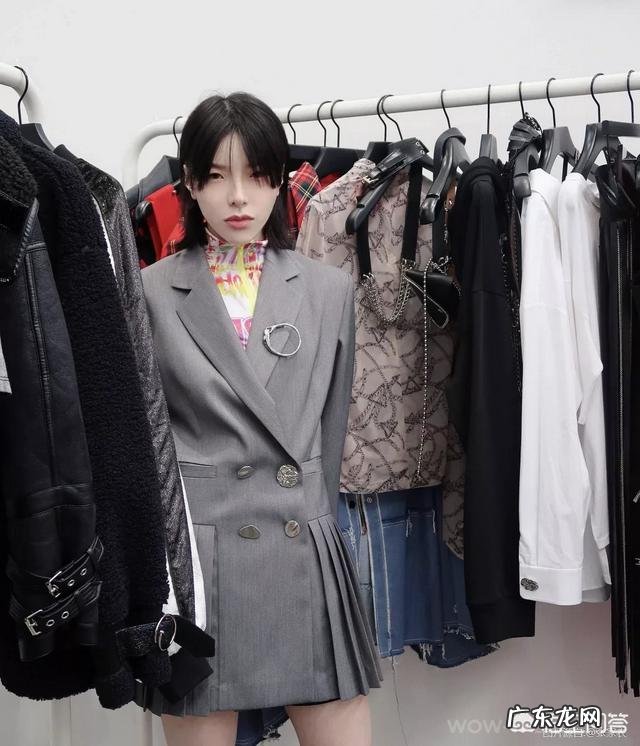 今年最流行的职业装是什么?