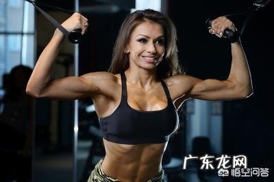 每天去健身房健身加上晚上不吃饭,你们觉得一个月可以瘦多少?