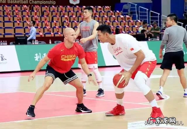 中国男篮12人名单确定:4内线+3前锋+5后卫,可以有怎样的阵容配置?