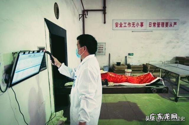 殡仪馆火化完尸体给的骨灰为什么只有一点?连骨灰盒都装不满,骨灰都哪里去了?