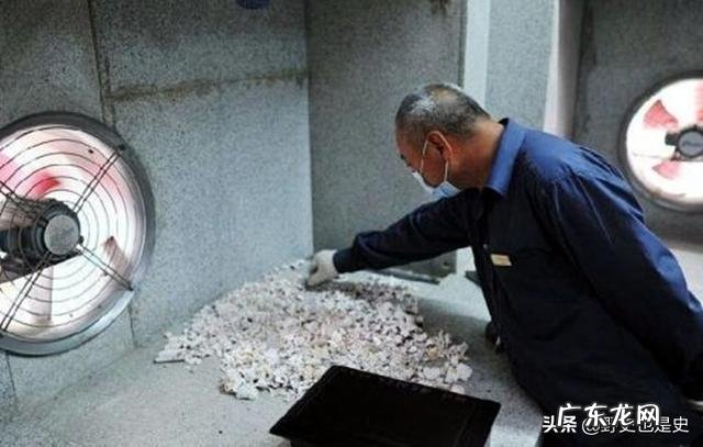 殡仪馆火化完尸体给的骨灰为什么只有一点?连骨灰盒都装不满,骨灰都哪里去了?