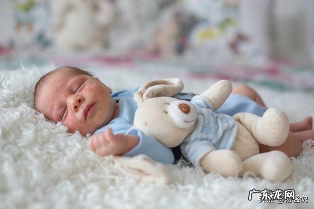 一岁宝宝尿布疹,医生建议不穿尿布湿。有什么好方法让便后少生病?