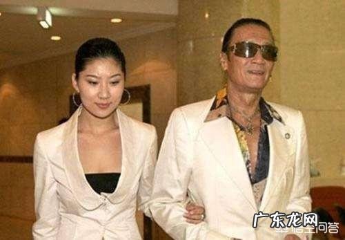 为什么有的女人喜欢比自己大的男人?