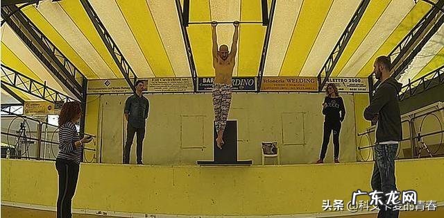 据说乔丹可以吊单杠吊30分钟到一个小时，可能吗？你怎么看？