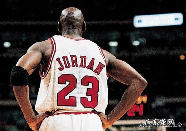 据说乔丹可以吊单杠吊30分钟到一个小时，可能吗？你怎么看？