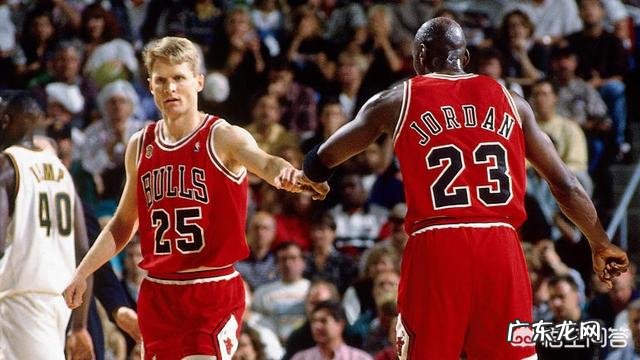 据说乔丹可以吊单杠吊30分钟到一个小时,可能吗?你怎么看?