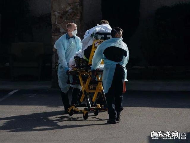 新冠肺炎在美国猖獗,为何政客精英们大多安然无恙?