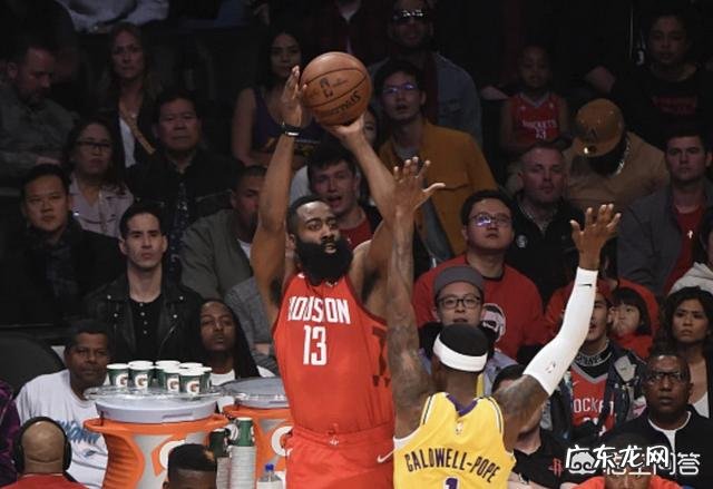 库里今天命中10个三分,哈登今天三分10中2,场均三分命中都是5.1,赛季结束谁会胜出?