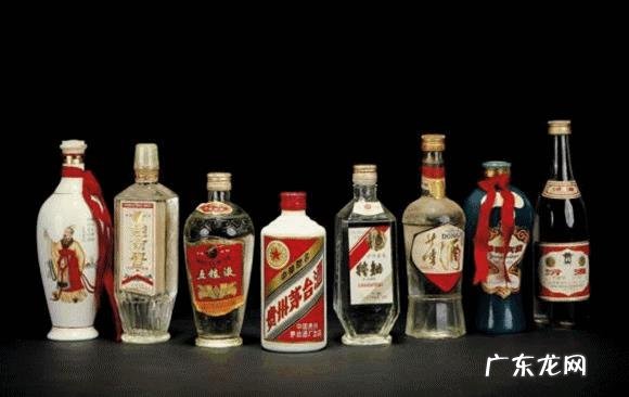 在标签上怎样区别勾对酒和酿造酒?