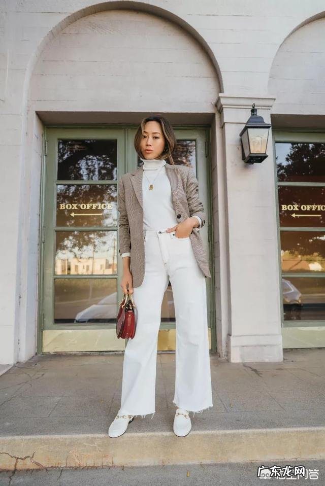 白色裤子很适合春夏季节,有哪些日常搭配实用又时尚?