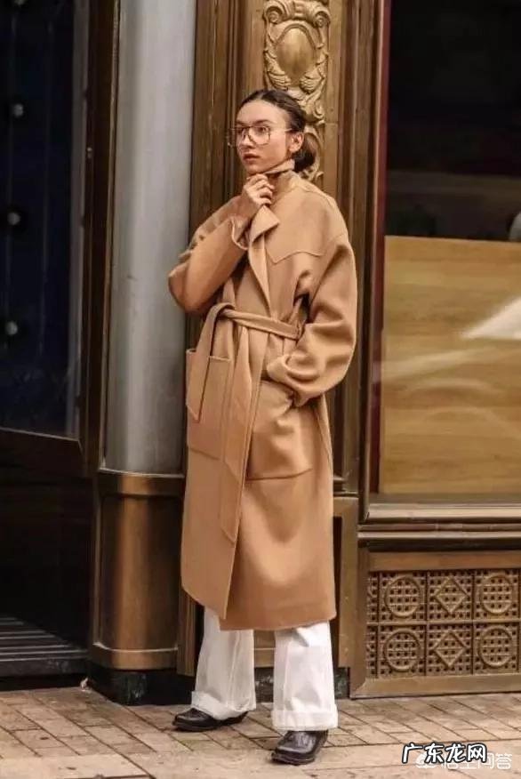 白色裤子很适合春夏季节,有哪些日常搭配实用又时尚?